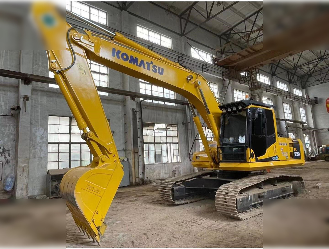 KOMATSU PC220-8N1 - Pásové rýpadlo: obrázok 1 KOMATSU PC220-8N1 - Pásové rýpadlo: obrázok 1