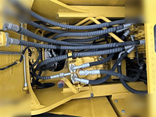 Pásové rýpadlo KOMATSU PC240 LC-8: obrázok 8