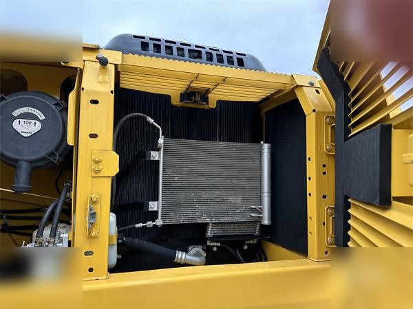Pásové rýpadlo KOMATSU PC240 LC-8: obrázok 9