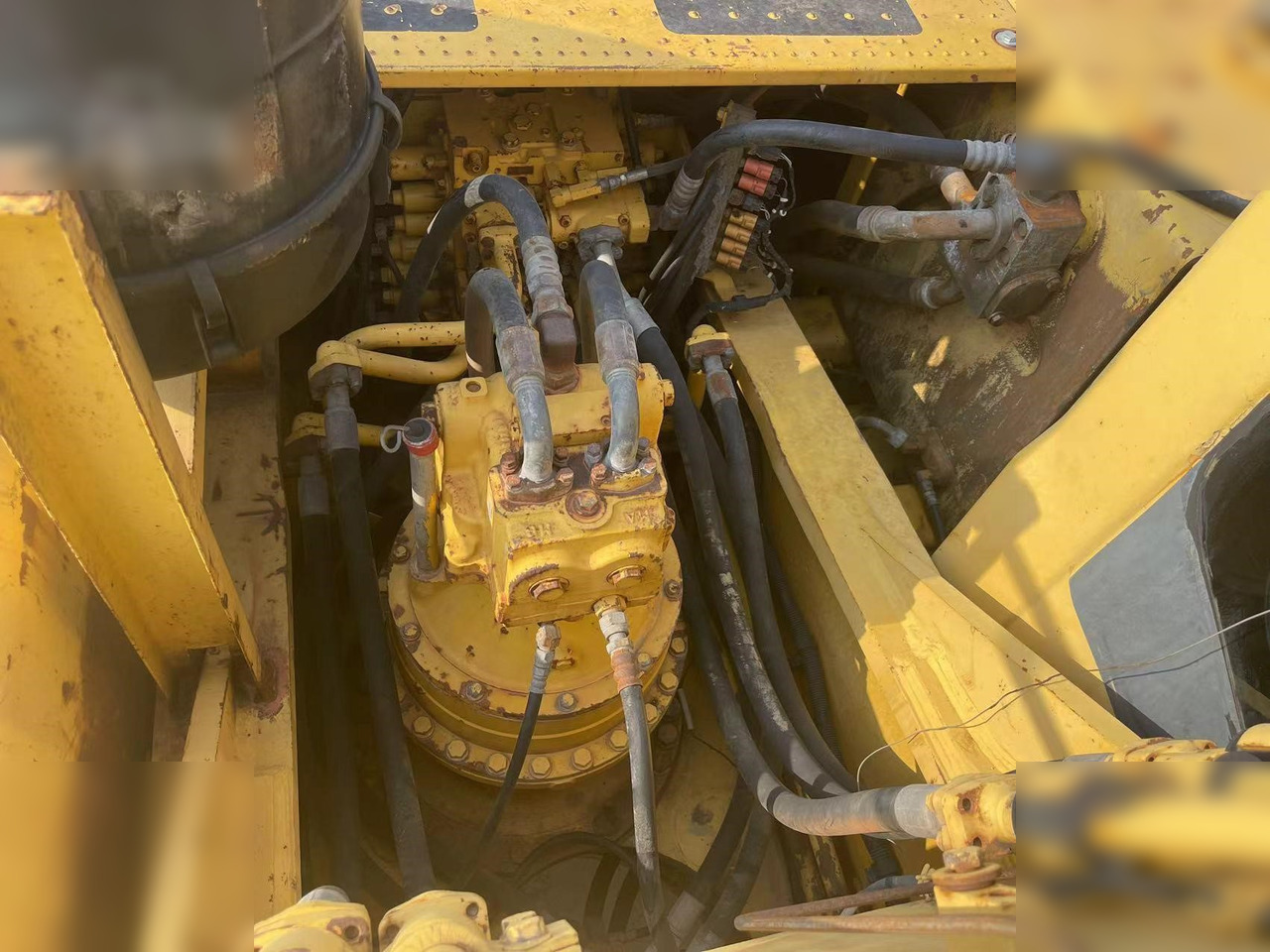 Pásové rýpadlo KOMATSU PC400-8R: obrázok 9