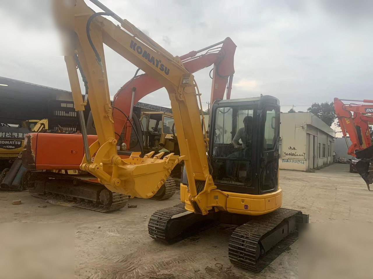 KOMATSU PC40MR-2 - Mini rýpadlo: obrázok 4 KOMATSU PC40MR-2 - Mini rýpadlo: obrázok 4