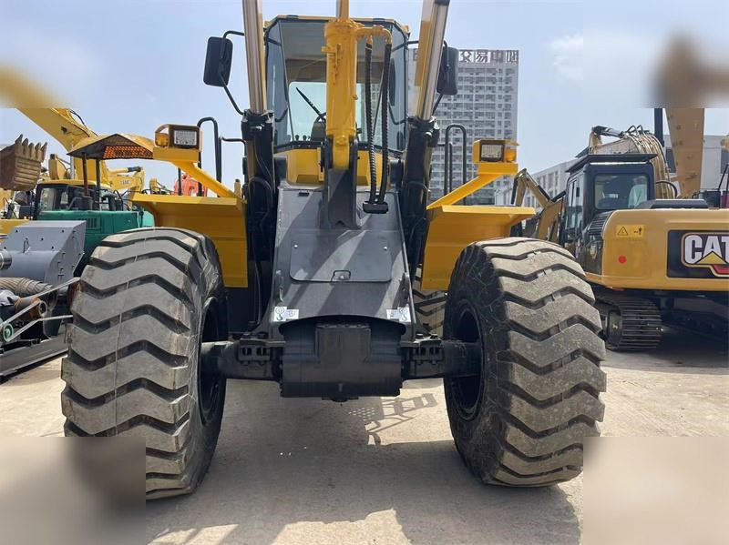 KOMATSU WA380-3 - Kolesový nakladač: obrázok 5 KOMATSU WA380-3 - Kolesový nakladač: obrázok 5
