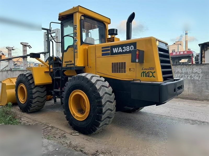 KOMATSU WA380-3 - Kolesový nakladač: obrázok 5 KOMATSU WA380-3 - Kolesový nakladač: obrázok 5