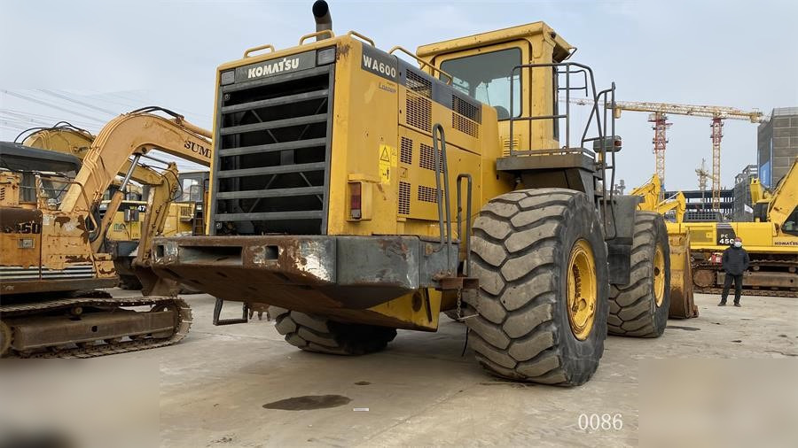 KOMATSU WA600-3 - Kolesový nakladač: obrázok 2 KOMATSU WA600-3 - Kolesový nakladač: obrázok 2