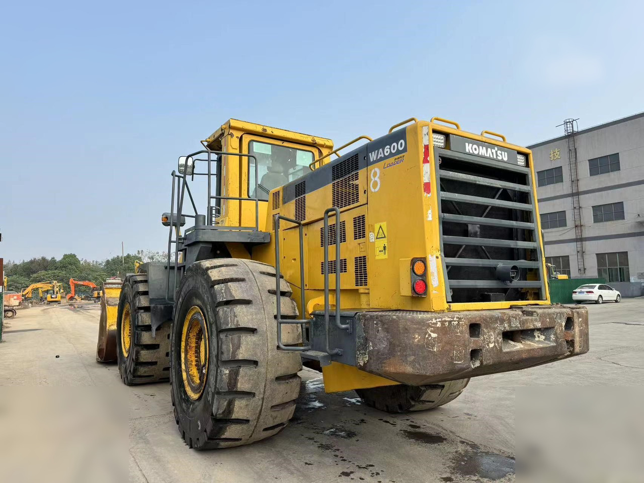 KOMATSU WA600-3 - Kolesový nakladač: obrázok 3 KOMATSU WA600-3 - Kolesový nakladač: obrázok 3