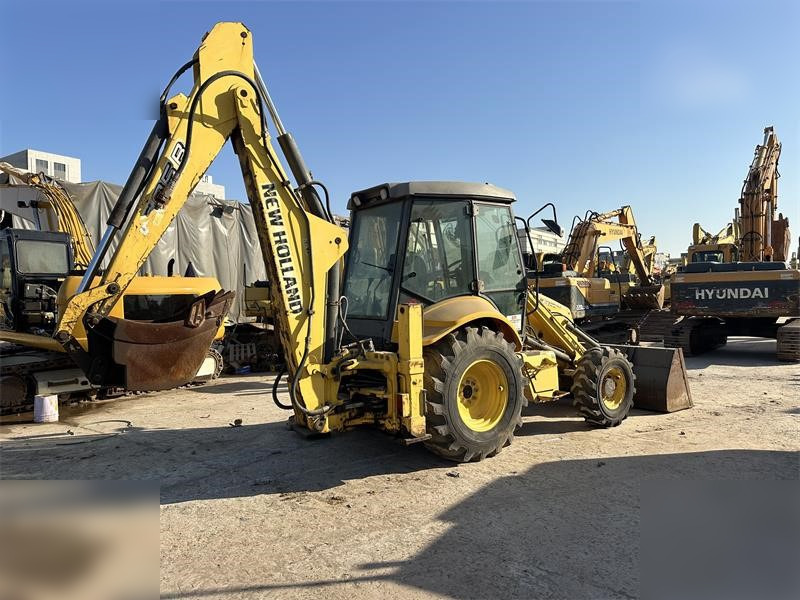 NEW HOLLAND LB95B-4PT - Rýpadlo-nakladač: obrázok 1 NEW HOLLAND LB95B-4PT - Rýpadlo-nakladač: obrázok 1