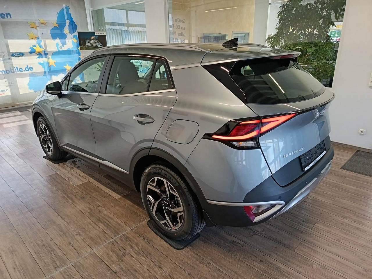 Kia Sportage 1.6 T-GDI DCT Vision*NAVI*LED*R-KAM*DAB - SUV: obrázok 4 Kia Sportage 1.6 T-GDI DCT Vision*NAVI*LED*R-KAM*DAB - SUV: obrázok 4