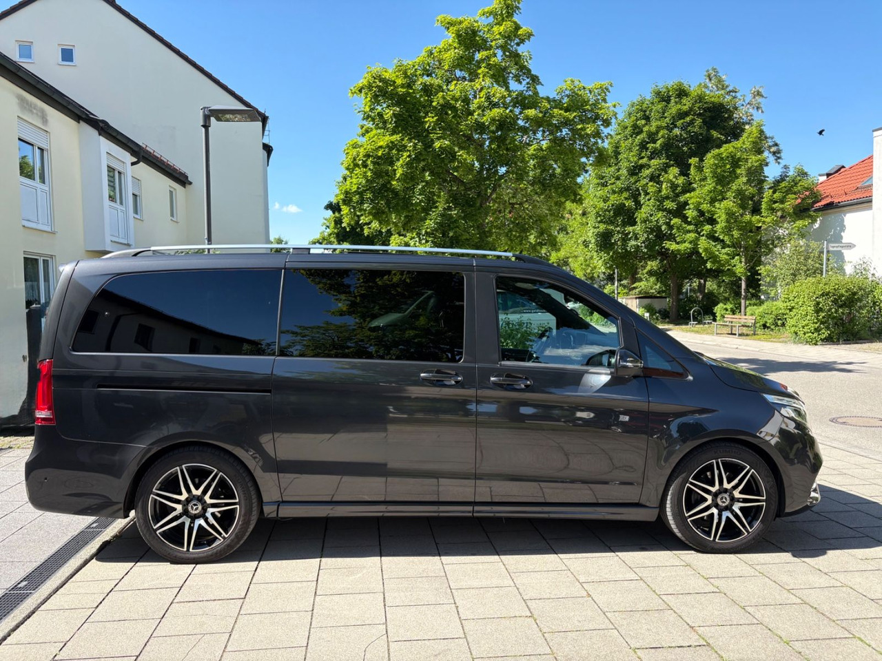 Mercedes-Benz V 300d 4M*AMG-Line*Exclusive*Luxus-Bus*Panorama* - Mikrobus: obrázok 5 Mercedes-Benz V 300d 4M*AMG-Line*Exclusive*Luxus-Bus*Panorama* - Mikrobus: obrázok 5