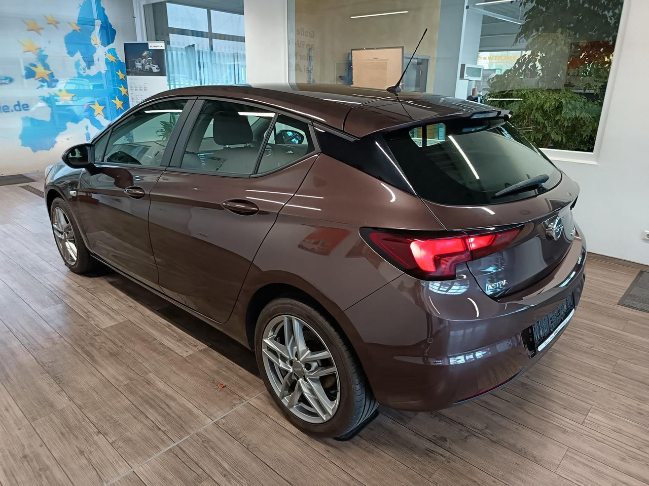 Opel Astra K Lim. 1,0 TURBO 77 kW*TEMP*KLIMA*PDC*SHZ* - Sedan: obrázok 4 Opel Astra K Lim. 1,0 TURBO 77 kW*TEMP*KLIMA*PDC*SHZ* - Sedan: obrázok 4