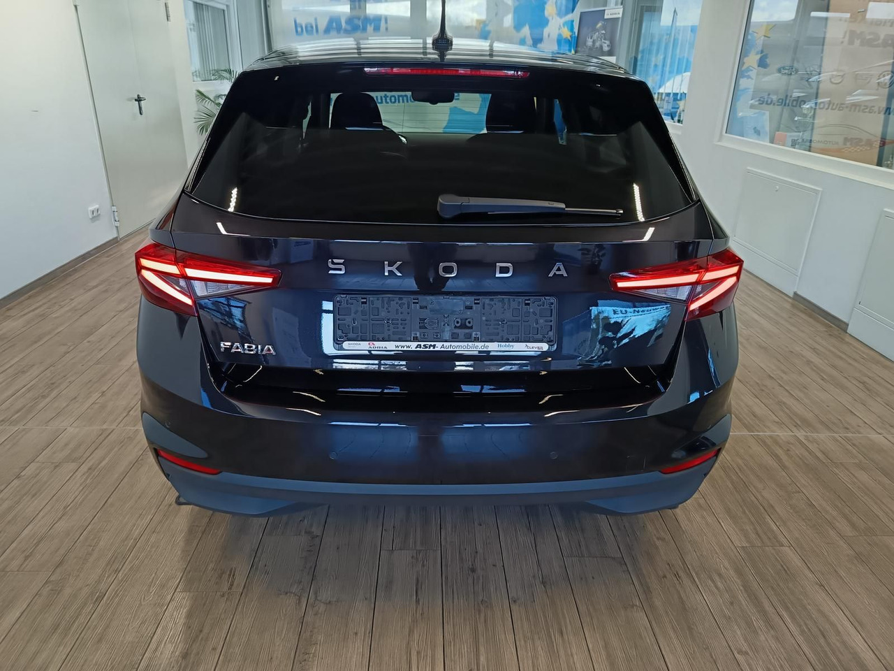 Skoda Fabia 130 Jahre 1,0 TSI*AHK-VORBER.*5J.GARANTIE* - Sedan: obrázok 5 Skoda Fabia 130 Jahre 1,0 TSI*AHK-VORBER.*5J.GARANTIE* - Sedan: obrázok 5