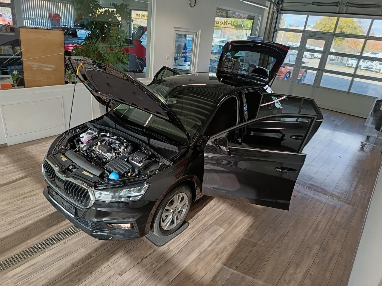 Skoda Fabia 130 Jahre 1,0TSI DSG*AHK-VORBER.*LED*R-KAM - Sedan: obrázok 2 Skoda Fabia 130 Jahre 1,0TSI DSG*AHK-VORBER.*LED*R-KAM - Sedan: obrázok 2