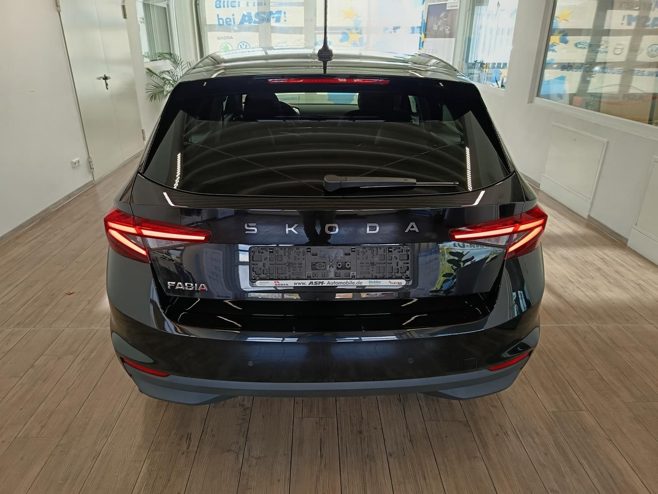 Skoda Fabia 130 Jahre 1,0TSI DSG*AHK-VORBER.*LED*R-KAM - Sedan: obrázok 5 Skoda Fabia 130 Jahre 1,0TSI DSG*AHK-VORBER.*LED*R-KAM - Sedan: obrázok 5