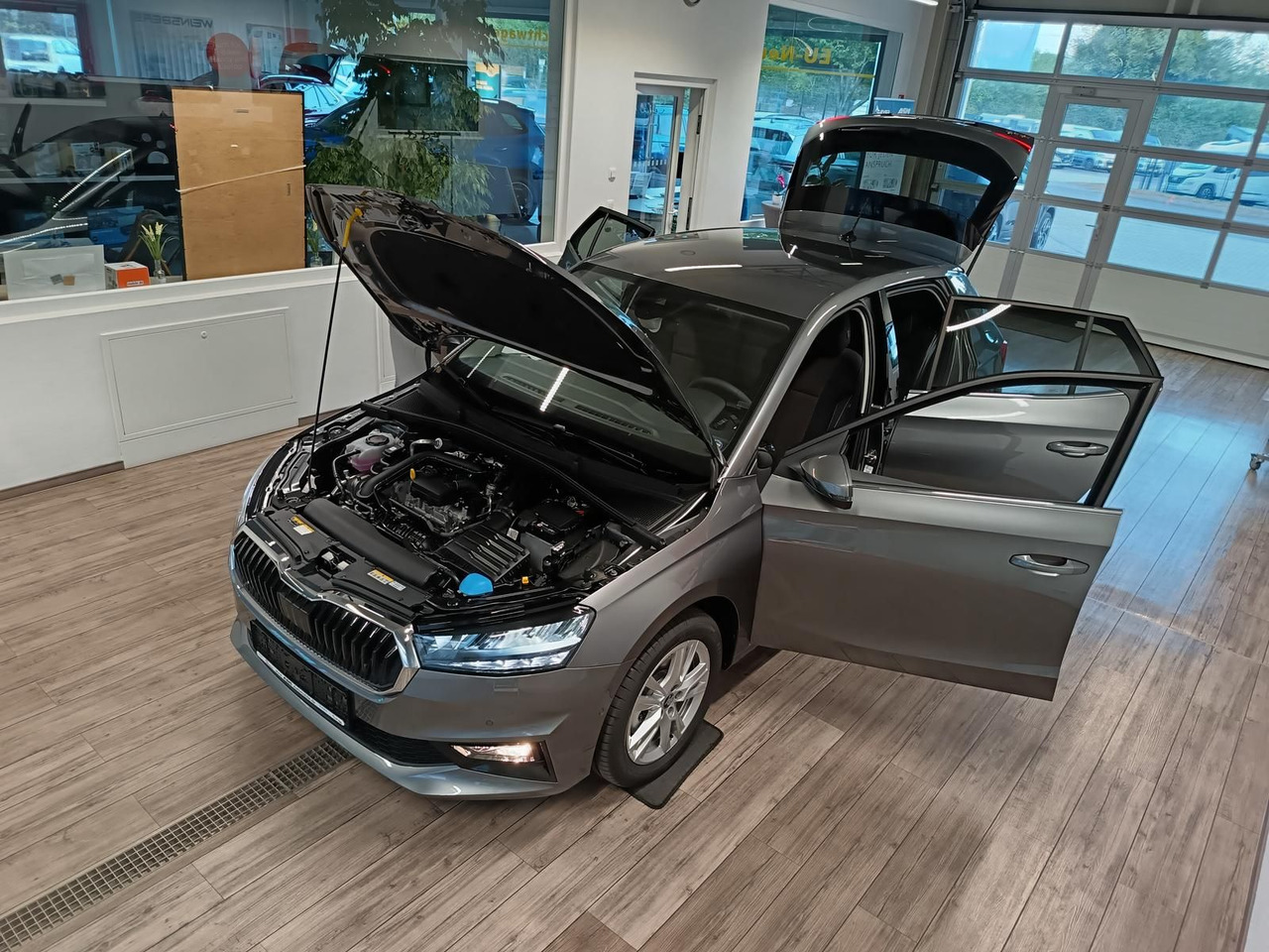 Skoda Fabia 30 Jahre DSG*VORBER.AHK*LED*R-KAM*TEMP*DAB - Sedan: obrázok 2 Skoda Fabia 30 Jahre DSG*VORBER.AHK*LED*R-KAM*TEMP*DAB - Sedan: obrázok 2