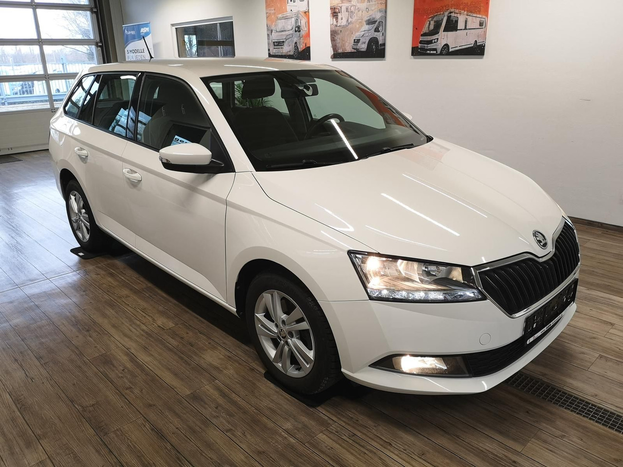 Skoda Fabia Combi Ambition 1.0TSI 81kW+R-KAM+PDC+KLIMA - Automobil: obrázok 2 Skoda Fabia Combi Ambition 1.0TSI 81kW+R-KAM+PDC+KLIMA - Automobil: obrázok 2