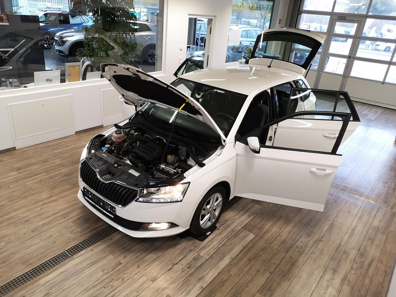 Skoda Fabia Combi Ambition 1.0TSI 81kW+R-KAM+PDC+KLIMA - Automobil: obrázok 5 Skoda Fabia Combi Ambition 1.0TSI 81kW+R-KAM+PDC+KLIMA - Automobil: obrázok 5