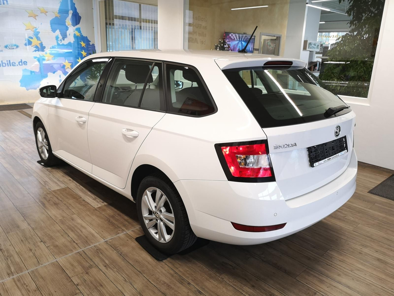 Skoda Fabia Combi Ambition 1.0TSI 81kW+R-KAM+PDC+KLIMA - Automobil: obrázok 3 Skoda Fabia Combi Ambition 1.0TSI 81kW+R-KAM+PDC+KLIMA - Automobil: obrázok 3