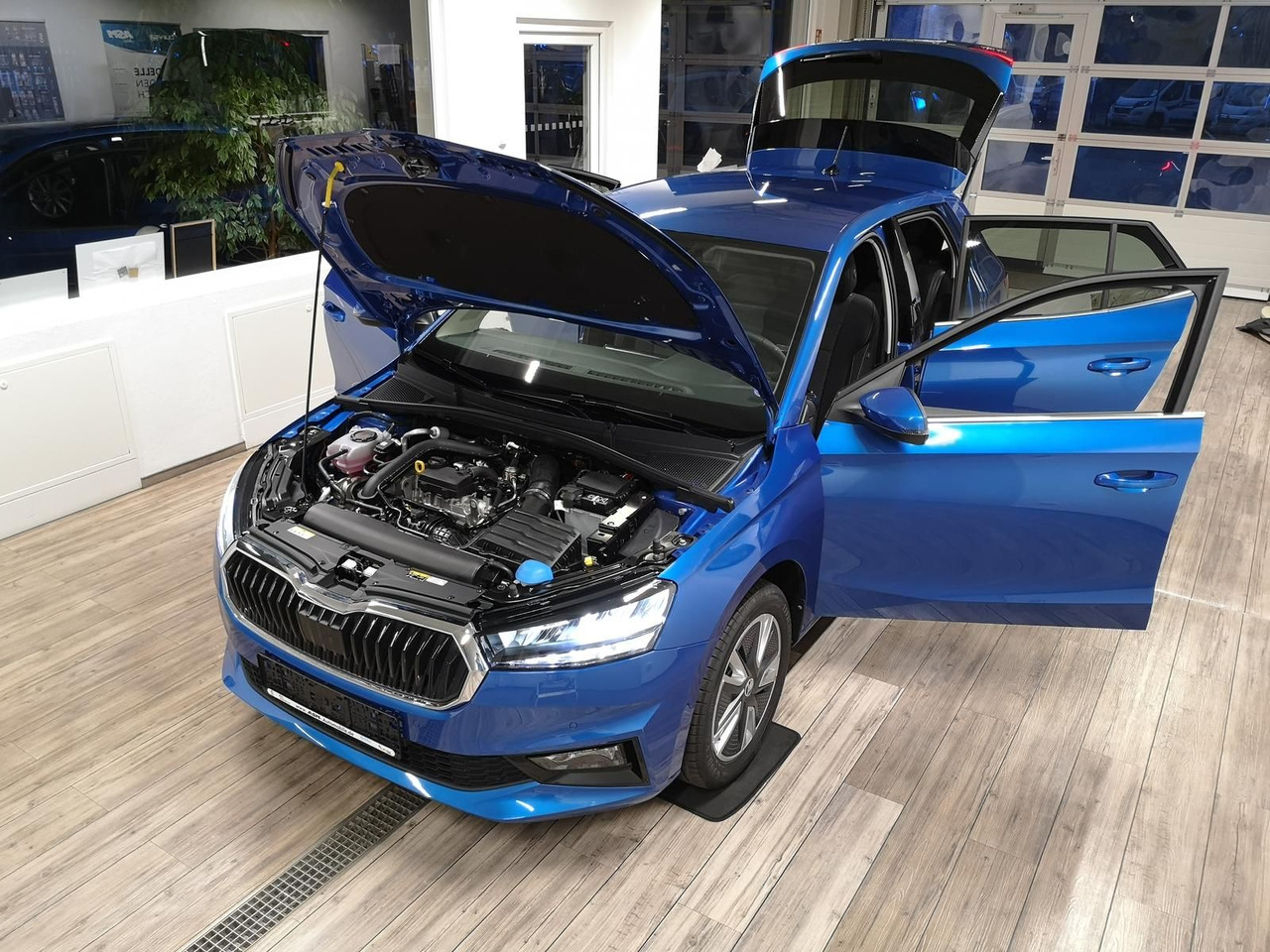 Skoda Fabia Style 1,0TSI 81 kW+R-KAM+2xPDC+LED+DAB+SHZ - Sedan: obrázok 5 Skoda Fabia Style 1,0TSI 81 kW+R-KAM+2xPDC+LED+DAB+SHZ - Sedan: obrázok 5