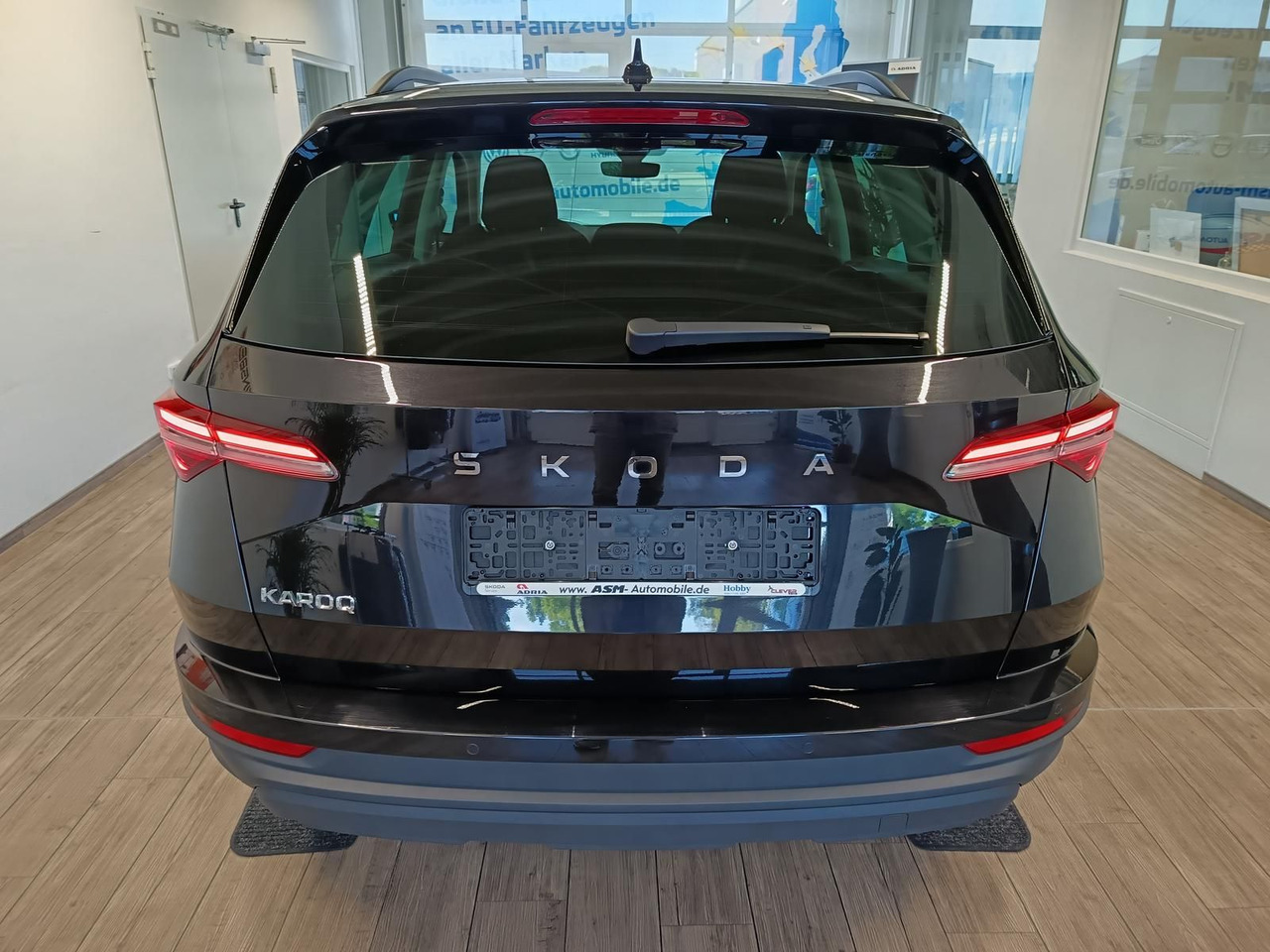 Skoda Karoq Selection 1,5TSI*NAVI*AHK-VORBER*LED*R-KAM - SUV: obrázok 5 Skoda Karoq Selection 1,5TSI*NAVI*AHK-VORBER*LED*R-KAM - SUV: obrázok 5