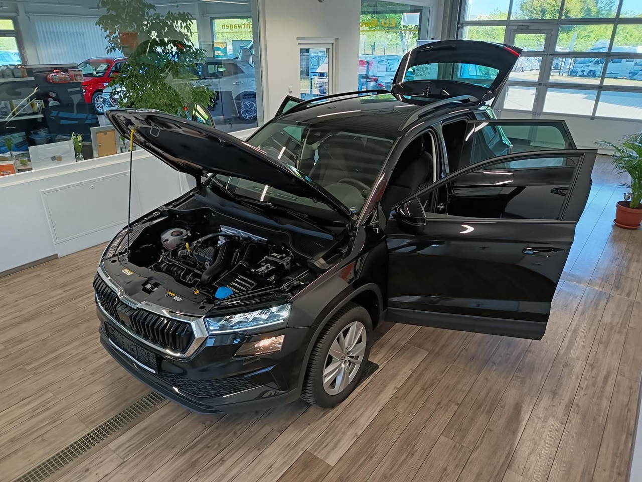 Skoda Karoq Selection 1,5TSI*NAVI*AHK-VORBER*LED*R-KAM - SUV: obrázok 2 Skoda Karoq Selection 1,5TSI*NAVI*AHK-VORBER*LED*R-KAM - SUV: obrázok 2