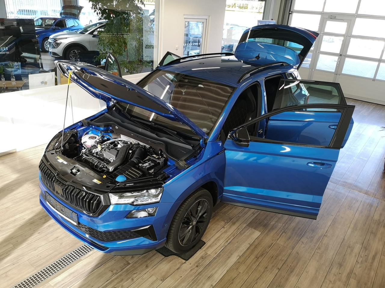 Skoda Karoq Sportline 1,5 TSI DSG*AHK*360°5J.GARANTIE* - SUV: obrázok 2 Skoda Karoq Sportline 1,5 TSI DSG*AHK*360°5J.GARANTIE* - SUV: obrázok 2