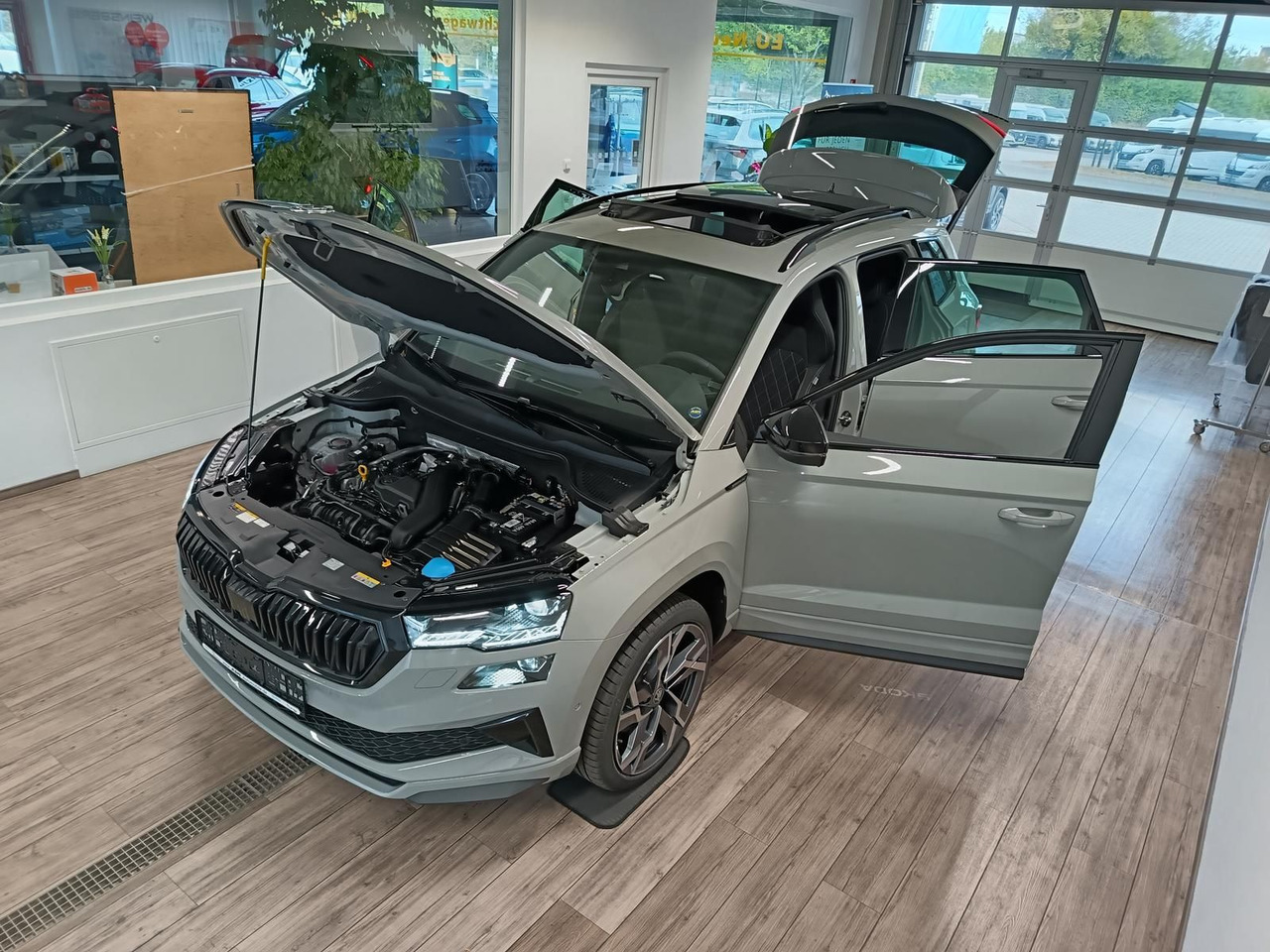 Skoda Karoq Sportline 1,5 TSI DSG*AHK*PSD*STD.HZG*NAVI - SUV: obrázok 2 Skoda Karoq Sportline 1,5 TSI DSG*AHK*PSD*STD.HZG*NAVI - SUV: obrázok 2