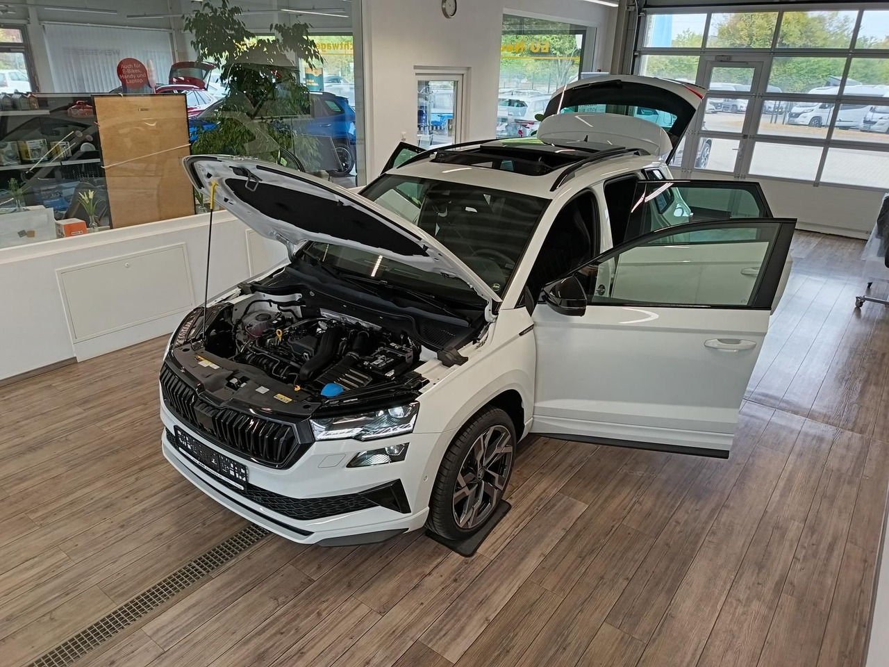 Skoda Karoq Sportline 1,5 TSI DSG*AHK*PSD*STD.HZG*NAVI - SUV: obrázok 2 Skoda Karoq Sportline 1,5 TSI DSG*AHK*PSD*STD.HZG*NAVI - SUV: obrázok 2