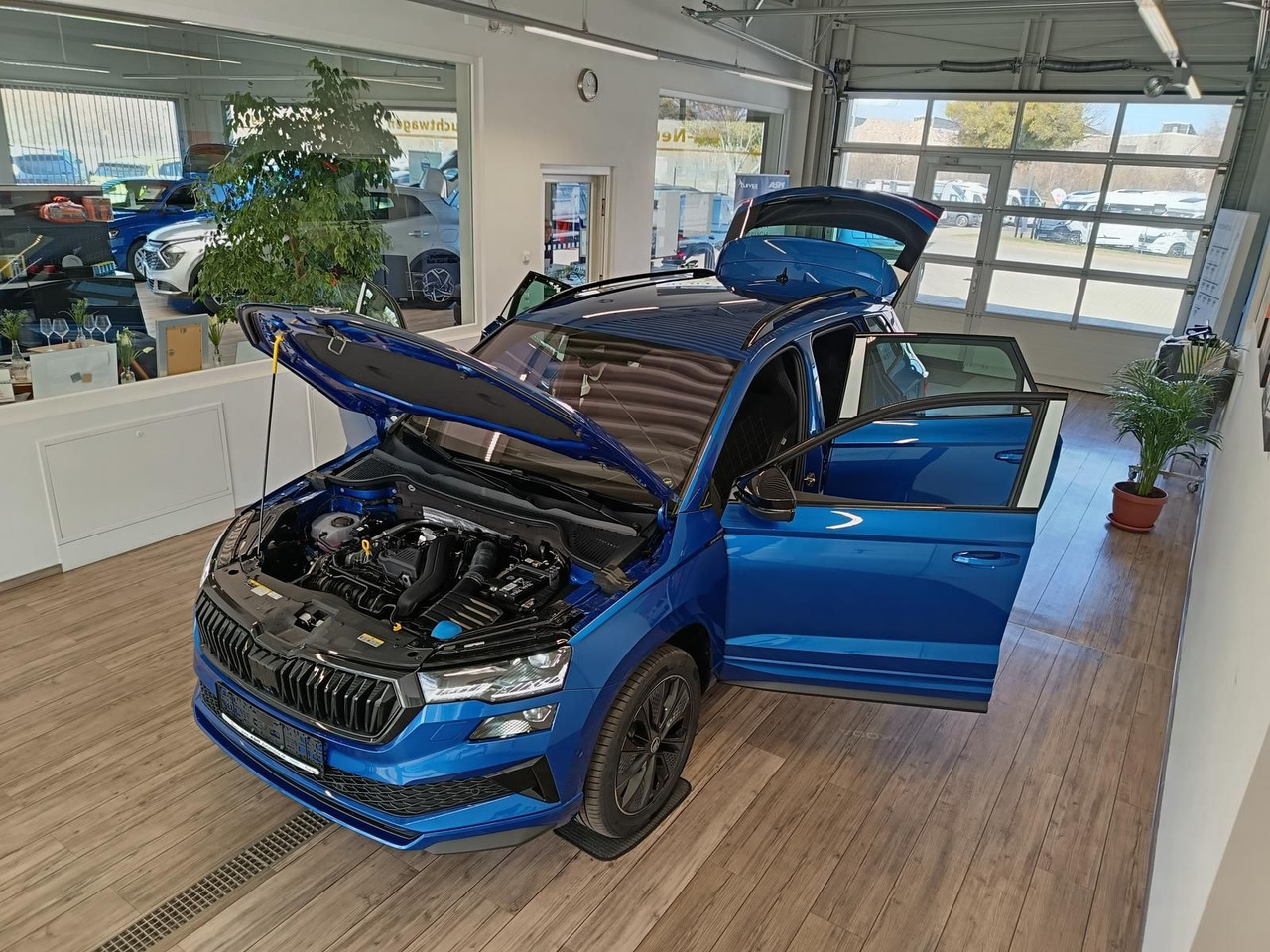 Skoda Karoq Sportline 1,5TSI DSG*AHK*360°*5J.GARANTIE* - SUV: obrázok 2 Skoda Karoq Sportline 1,5TSI DSG*AHK*360°*5J.GARANTIE* - SUV: obrázok 2