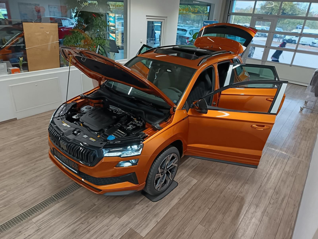 Skoda Karoq Sportline 2,0 TDI DSG 4x4*AHK*PSD*STD.HZG* - SUV: obrázok 2 Skoda Karoq Sportline 2,0 TDI DSG 4x4*AHK*PSD*STD.HZG* - SUV: obrázok 2