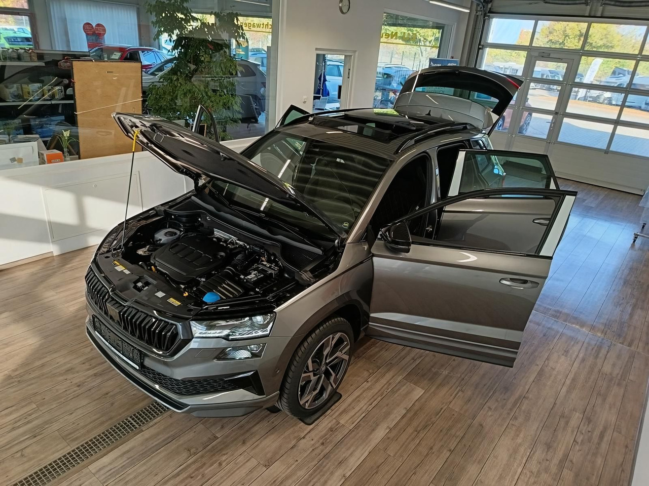 Skoda Karoq Sportline 2,0 TDI DSG 4x4*AHK*PSD*STD.HZG* - SUV: obrázok 2 Skoda Karoq Sportline 2,0 TDI DSG 4x4*AHK*PSD*STD.HZG* - SUV: obrázok 2