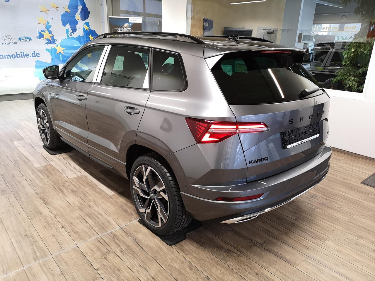 Skoda Karoq Sportline 2,0TDI DSG 4x4*PSD*AHK*360°*NAVI - SUV: obrázok 4 Skoda Karoq Sportline 2,0TDI DSG 4x4*PSD*AHK*360°*NAVI - SUV: obrázok 4