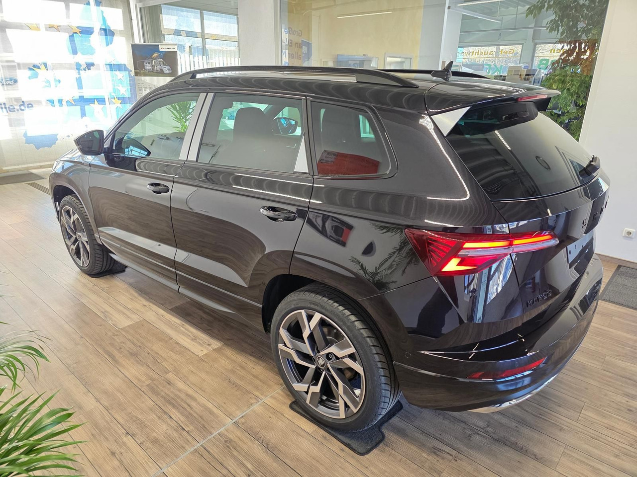 Skoda Karoq Sportline 2,0TDI DSG 4x4*PSD*AHK*360°*NAVI - SUV: obrázok 4 Skoda Karoq Sportline 2,0TDI DSG 4x4*PSD*AHK*360°*NAVI - SUV: obrázok 4