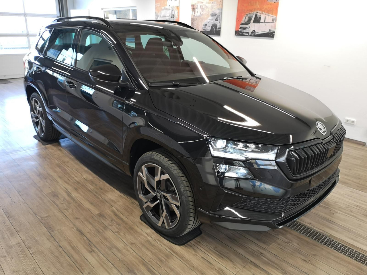 Skoda Karoq Sportline 2,0TDI DSG 4x4*PSD*AHK*360°*NAVI - SUV: obrázok 3 Skoda Karoq Sportline 2,0TDI DSG 4x4*PSD*AHK*360°*NAVI - SUV: obrázok 3