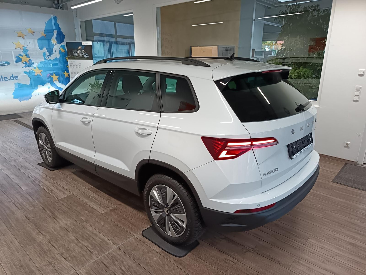 Skoda Karoq Style 1,5 TSI DSG*AHK*NAVI*LED*R-KAM*2xPDC - SUV: obrázok 4 Skoda Karoq Style 1,5 TSI DSG*AHK*NAVI*LED*R-KAM*2xPDC - SUV: obrázok 4