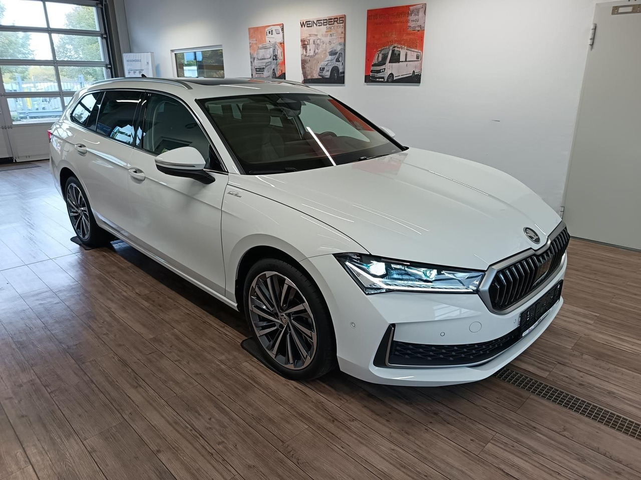 Skoda Superb Combi L&K 2,0TDI 4x4*PSD*STD.HZG*360°*HUD - Kombi: obrázok 3 Skoda Superb Combi L&K 2,0TDI 4x4*PSD*STD.HZG*360°*HUD - Kombi: obrázok 3