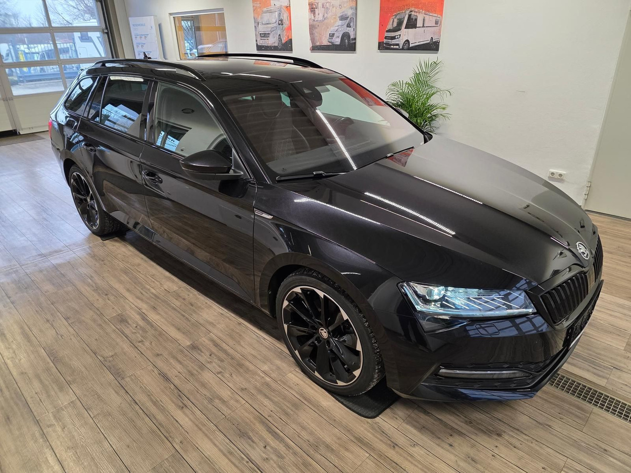 Skoda Superb Combi Sportline 2,0 TDI 4x4*PSD*360°*AHK* - Automobil: obrázok 3 Skoda Superb Combi Sportline 2,0 TDI 4x4*PSD*360°*AHK* - Automobil: obrázok 3