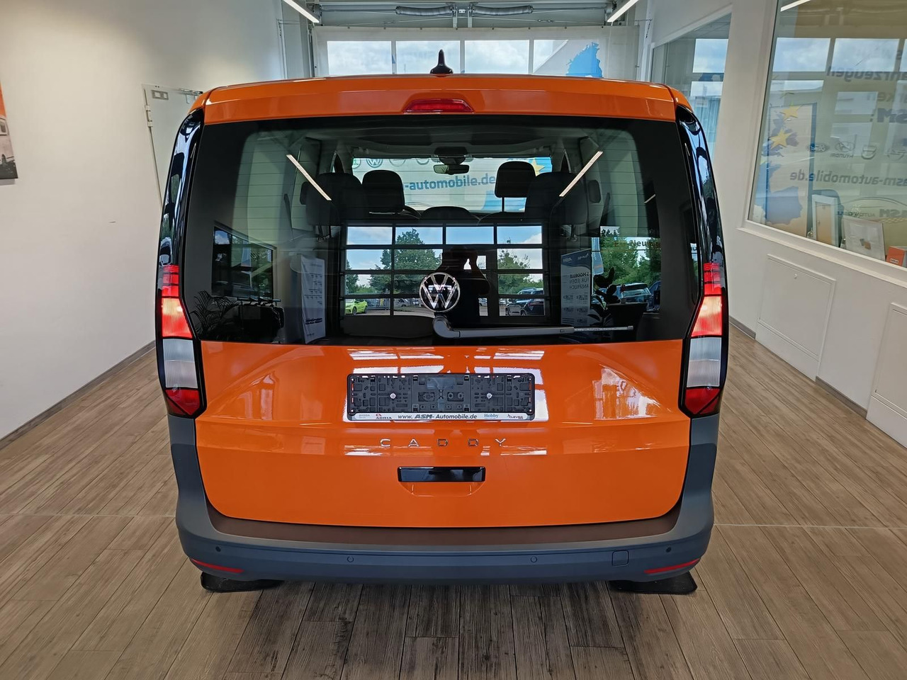 Volkswagen Caddy 2.0 TDI 75 kW*PDC*TEMP*DAB*KLIMA*5-SITZER* - Kombi: obrázok 5 Volkswagen Caddy 2.0 TDI 75 kW*PDC*TEMP*DAB*KLIMA*5-SITZER* - Kombi: obrázok 5