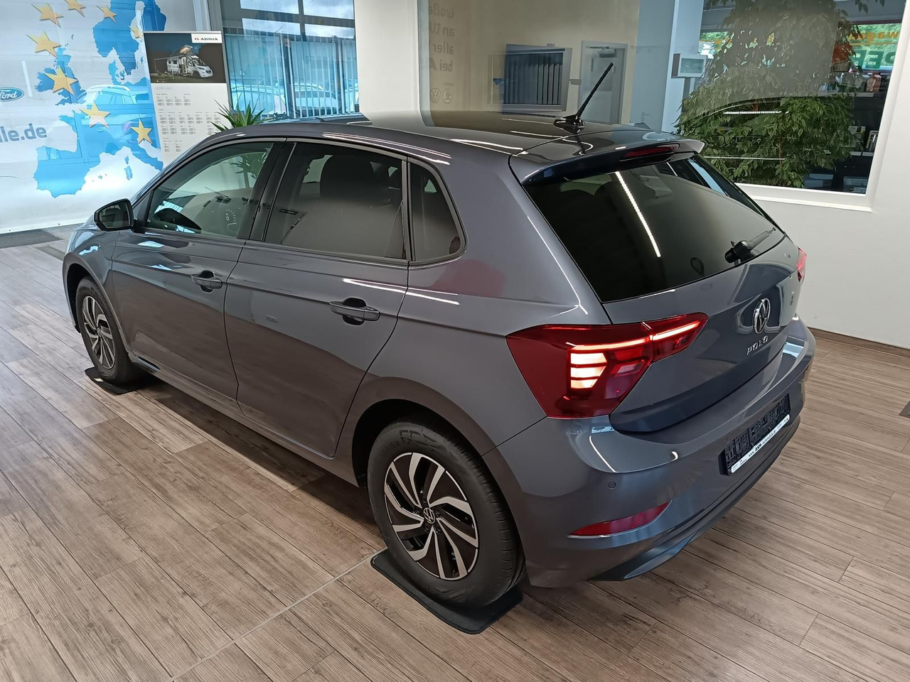Volkswagen Polo Life 1.0 TSI 70 kW*LED*R-KAM*TEMP*PDC*SHZ* - Automobil: obrázok 4 Volkswagen Polo Life 1.0 TSI 70 kW*LED*R-KAM*TEMP*PDC*SHZ* - Automobil: obrázok 4