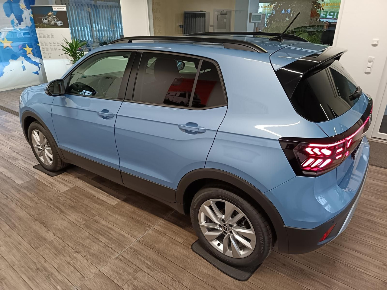 Volkswagen T-Cross Life 1.5 TSI DSG*AHK*MATRIX LED*ACC*SHZ* - SUV: obrázok 4 Volkswagen T-Cross Life 1.5 TSI DSG*AHK*MATRIX LED*ACC*SHZ* - SUV: obrázok 4