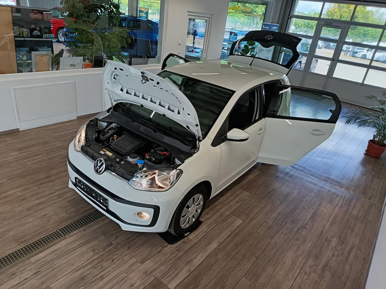 Volkswagen up! move up! 1.0*R-KAM*PDC*SHZ*MAPS+MORE*DAB*NSW - Automobil: obrázok 2 Volkswagen up! move up! 1.0*R-KAM*PDC*SHZ*MAPS+MORE*DAB*NSW - Automobil: obrázok 2