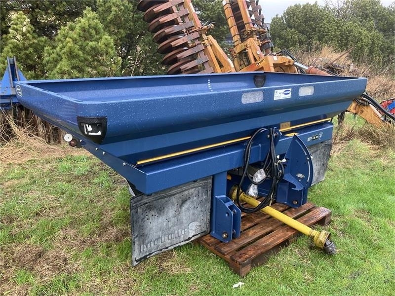 Bogballe M2 Med Calibrator Uniq - Rozmetač hnojiva: obrázok 2 Bogballe M2 Med Calibrator Uniq - Rozmetač hnojiva: obrázok 2