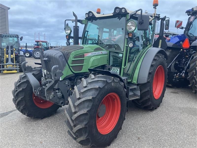 Fendt 211 Vario TMS - Traktor: obrázok 2 Fendt 211 Vario TMS - Traktor: obrázok 2