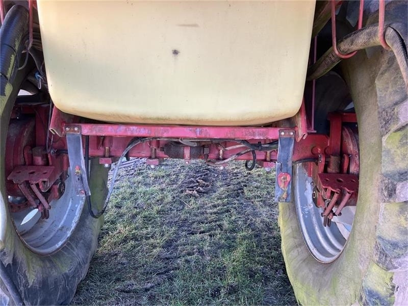 Hardi COMMANDER 4200 TWIN 28 m - Ťahaný postrekovač: obrázok 4 Hardi COMMANDER 4200 TWIN 28 m - Ťahaný postrekovač: obrázok 4