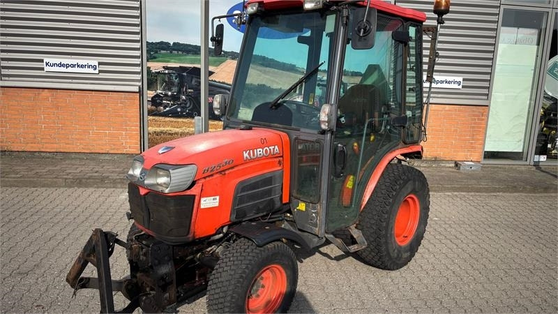 Kubota B2530 HST B2530 - Komunálny traktor: obrázok 1 Kubota B2530 HST B2530 - Komunálny traktor: obrázok 1
