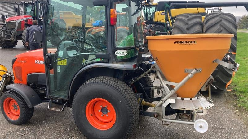Kubota STW37 Kompakttraktor - Komunálny traktor: obrázok 3 Kubota STW37 Kompakttraktor - Komunálny traktor: obrázok 3