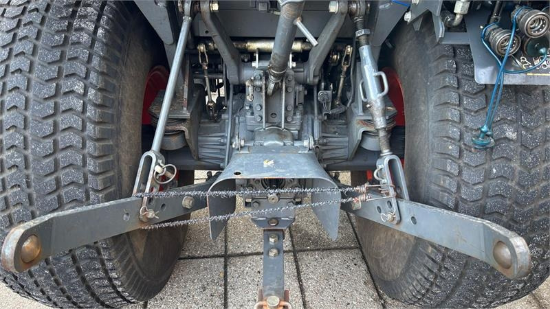 Kubota STW37 Kompakttraktor - Komunálny traktor: obrázok 5 Kubota STW37 Kompakttraktor - Komunálny traktor: obrázok 5