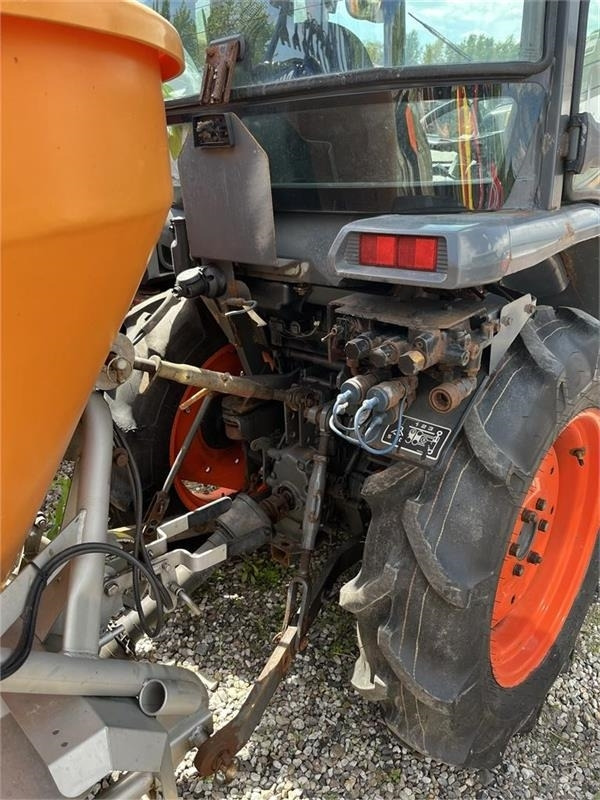 Kubota STW37 Kun 1144 timer - Komunálny traktor: obrázok 3 Kubota STW37 Kun 1144 timer - Komunálny traktor: obrázok 3