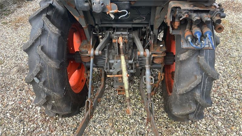 Kubota STW37 Kun 1145 timer - Komunálny traktor: obrázok 4 Kubota STW37 Kun 1145 timer - Komunálny traktor: obrázok 4