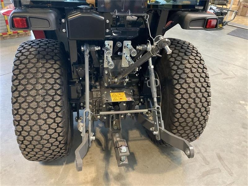 Massey Ferguson 1740 HC Frontlift/pto og 150 cm fejemaskine - Komunálny traktor: obrázok 5 Massey Ferguson 1740 HC Frontlift/pto og 150 cm fejemaskine - Komunálny traktor: obrázok 5