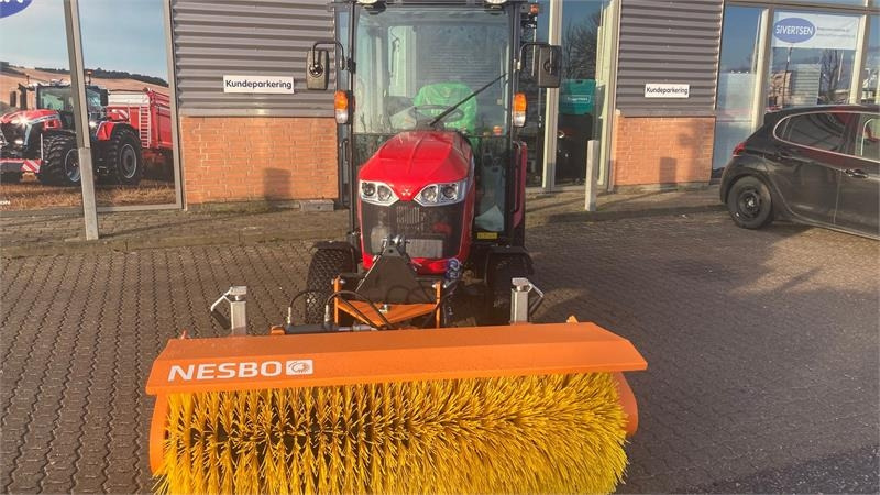 Massey Ferguson 1740 HC Frontlift/pto og 150 cm fejemaskine - Komunálny traktor: obrázok 2 Massey Ferguson 1740 HC Frontlift/pto og 150 cm fejemaskine - Komunálny traktor: obrázok 2