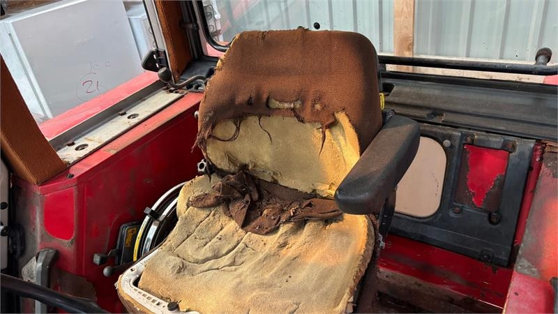 Massey Ferguson 699 - Traktor: obrázok 4 Massey Ferguson 699 - Traktor: obrázok 4